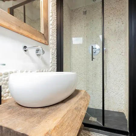 Loft Artigianale: Design In Legno E Terrazzo Panoramico Su Milan